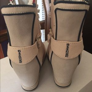 Wedge canvas Skechers. Super cute and like new